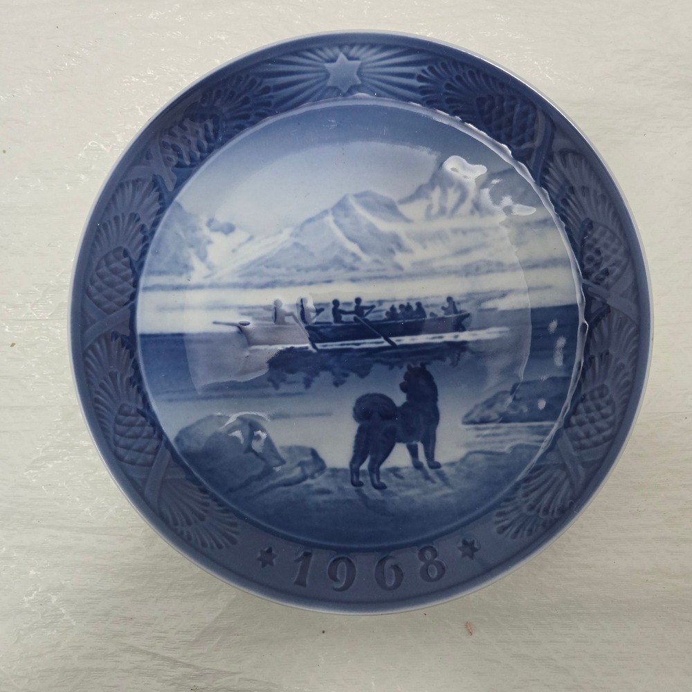 Royal Copenhagen 1968 Christmas Plate The Last Umiak Kai Lange Blue White
